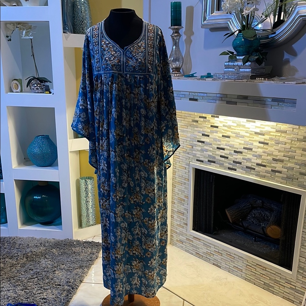 Kamaal Elegant Blue Floral Embroidered Cozy Kaftan Size Xl